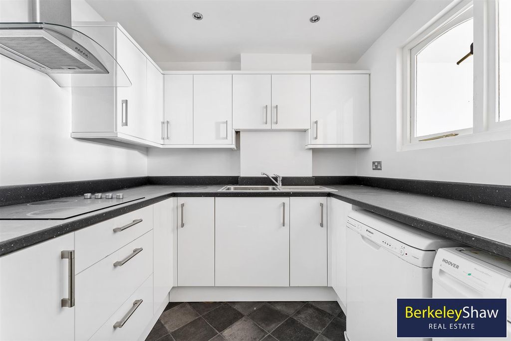 Property photo 3 of 21 Kitchen