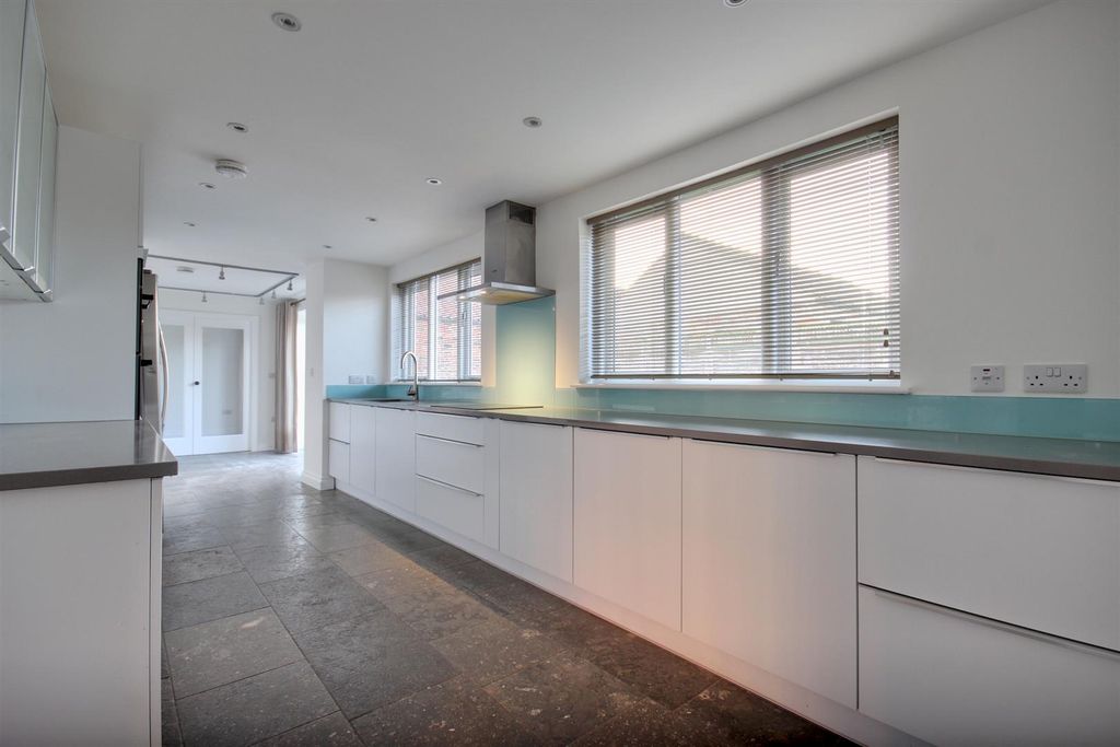 Property photo 3 of 18 Chapel House (21).Jpg