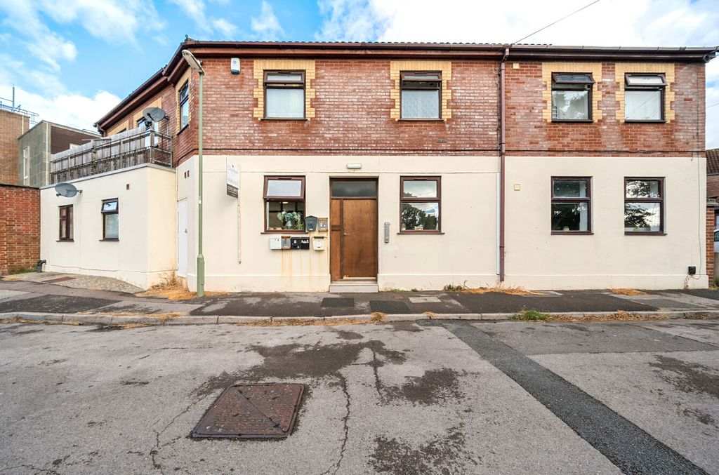 Property photo 1 of 20 1521674-15-6Aa3Be...