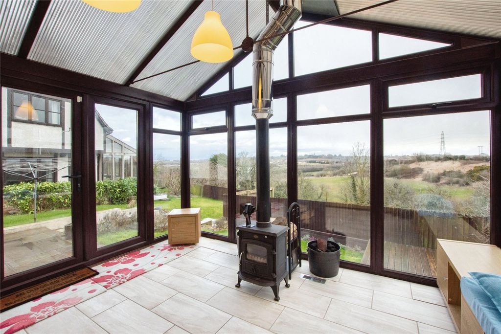 Property photo 3 of 13 Conservatory