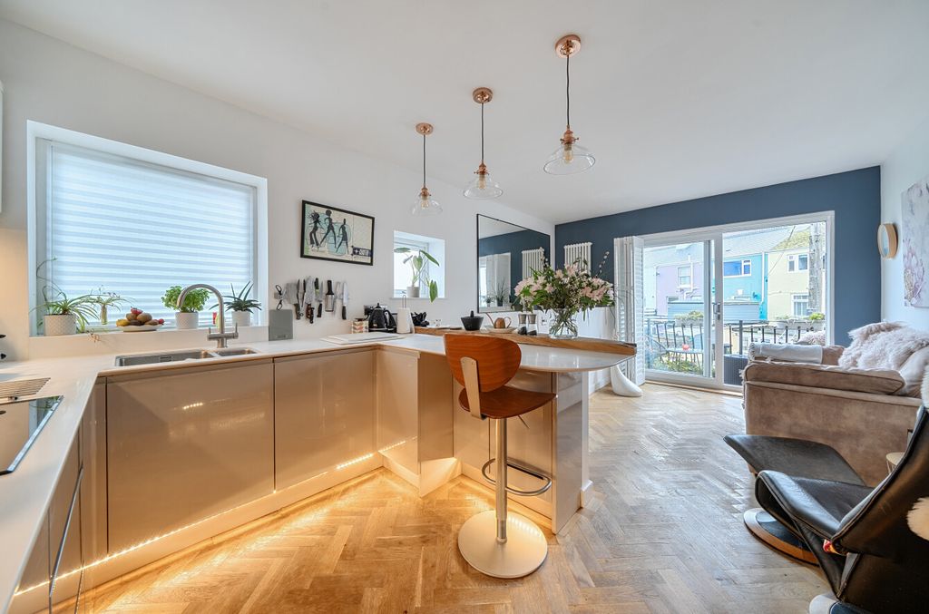 Property photo 3 of 22 Kitchen/Sitting Room