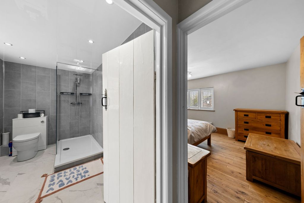 Property photo 2 of 36