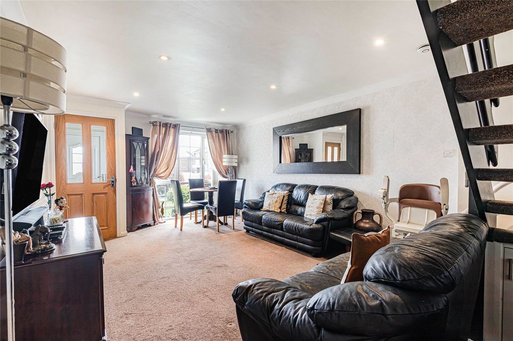 Property photo 2 of 14 Lounge