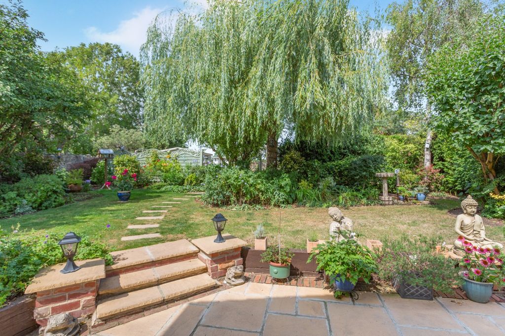 Property photo 3 of 15 Garden 1