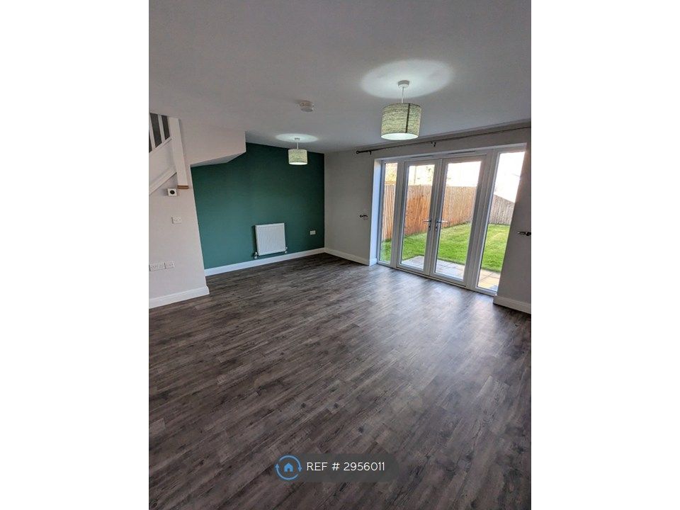 Property photo 1 of 19 Living Room