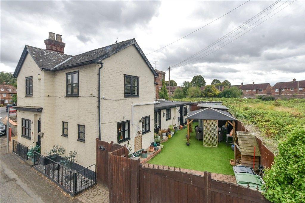 Property photo 1 of 17 External (Brochure)