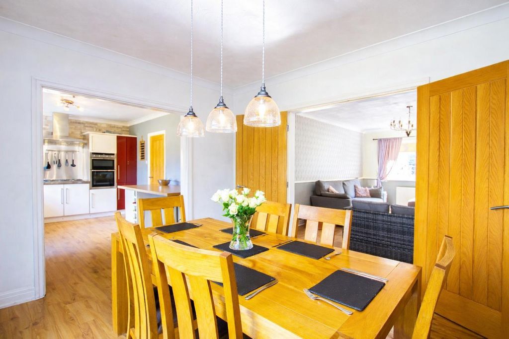 Property photo 3 of 33