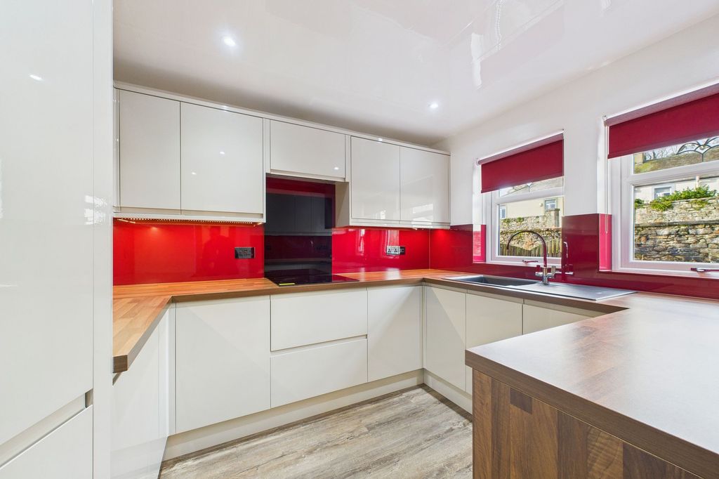 Property photo 3 of 22