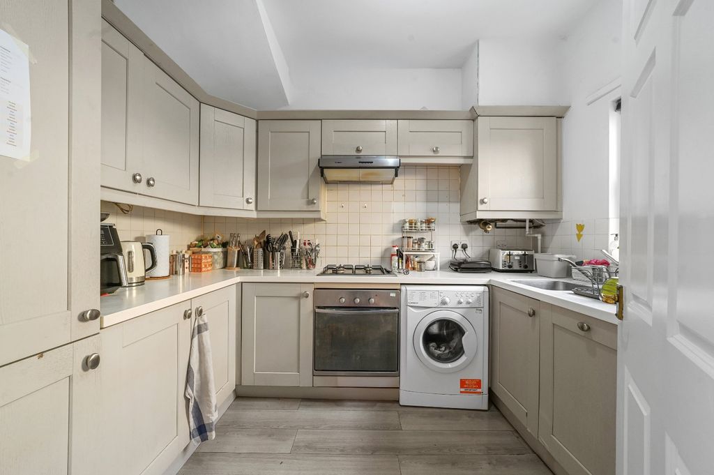 Property photo 2 of 21 Kitchen
