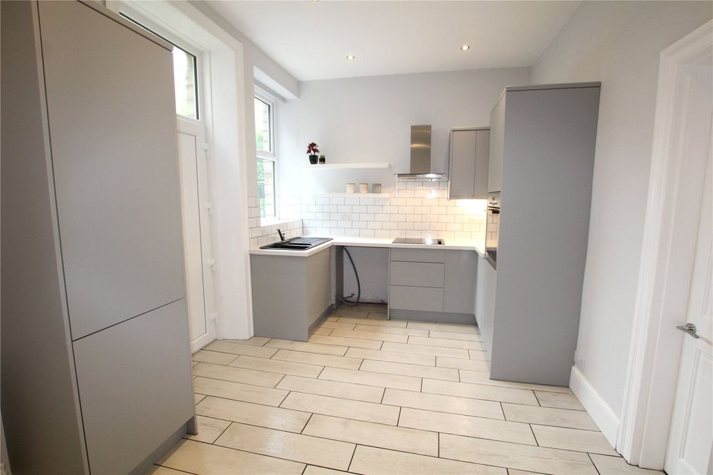 Property photo 2 of 17 Kitchen
