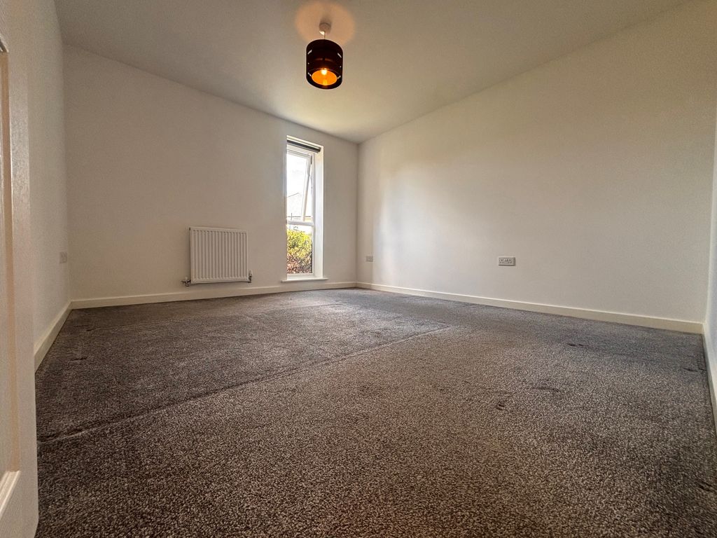 Property photo 3 of 8 Bedroom 1