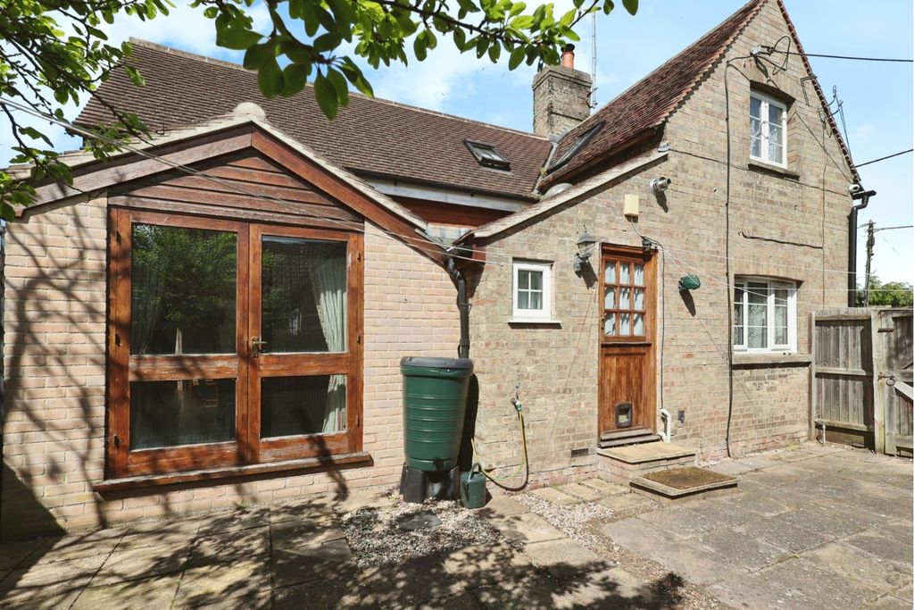 Property photo 2 of 25
