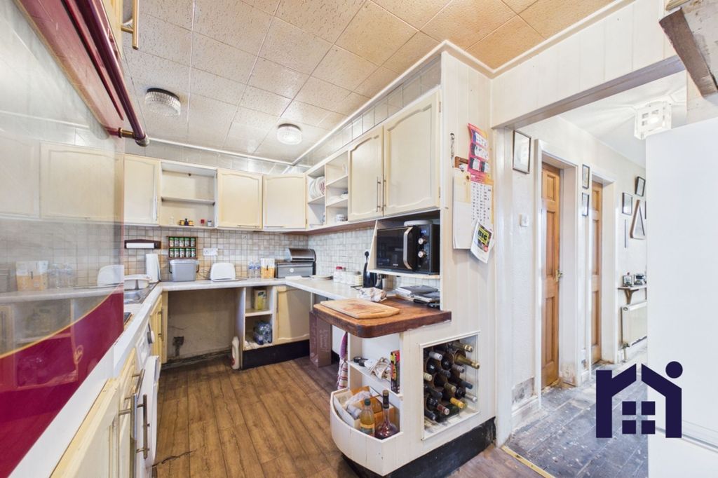 Property photo 3 of 20 Kitchen