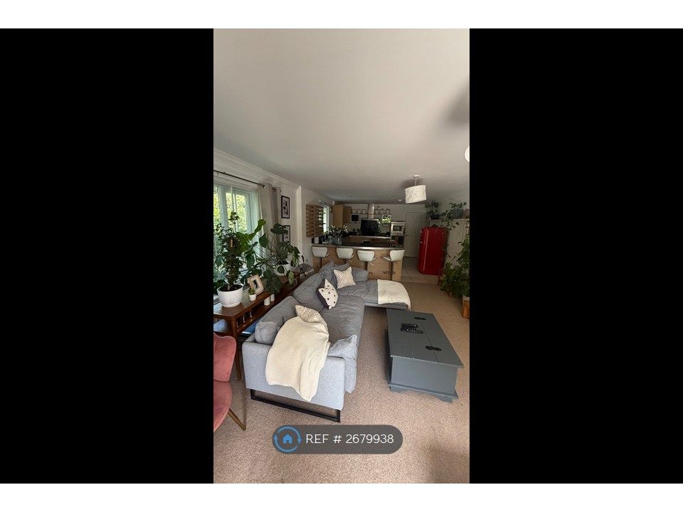 Property photo 1 of 18 Lounge Into Kitchen