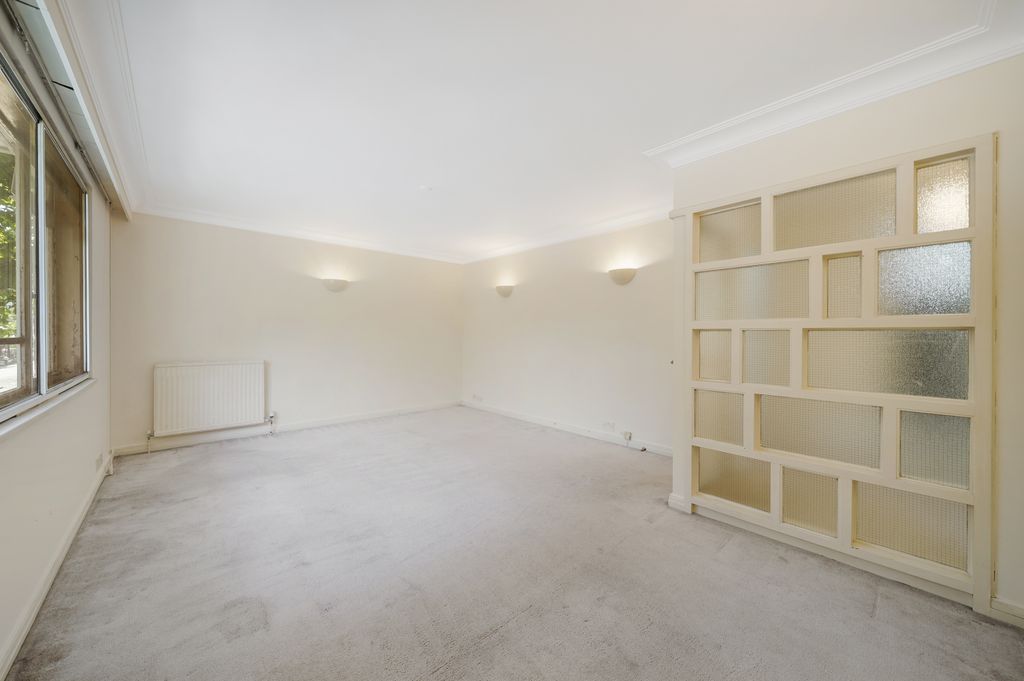 Property photo 3 of 8 1 Park Lodge, 32 Melbury Road - Lddtztkpy2Y8Ljw9Ofvy.Jpg