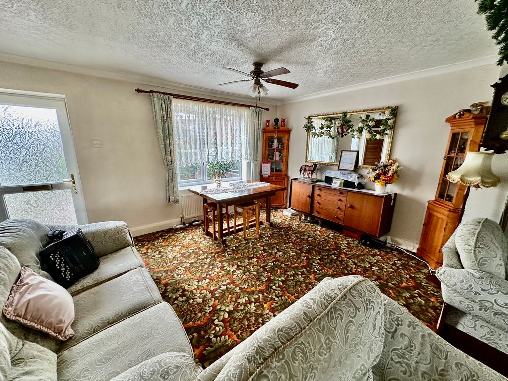 Property photo 3 of 27 Img_4310