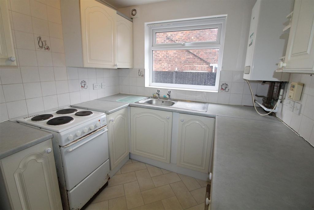 Property photo 3 of 7 Kitchen