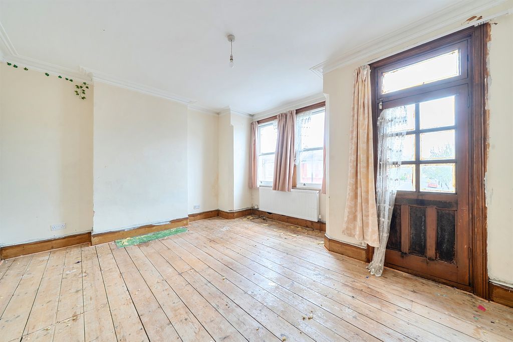 Property photo 3 of 12