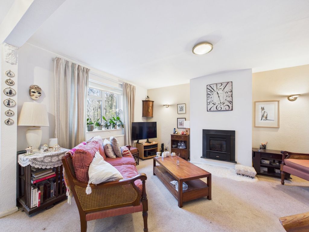 Property photo 2 of 12 Lounge