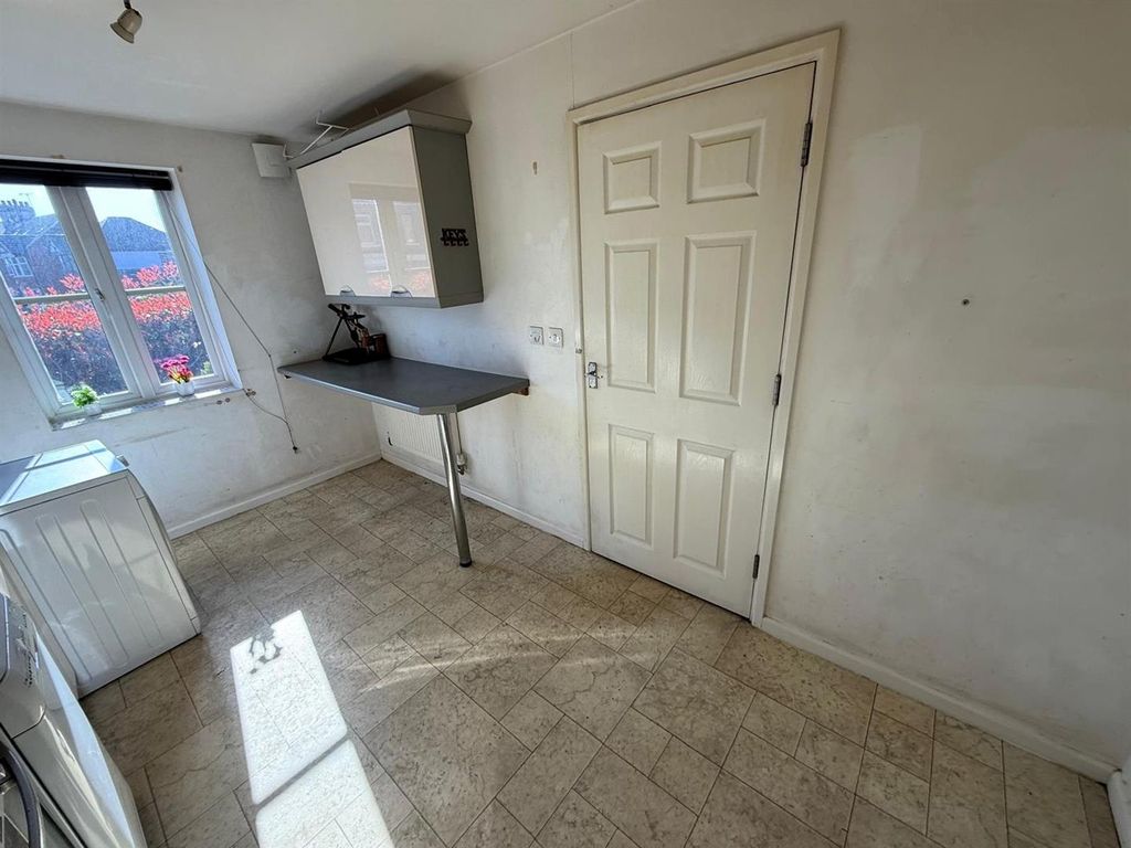 Property photo 3 of 23 Kitchen 1.2