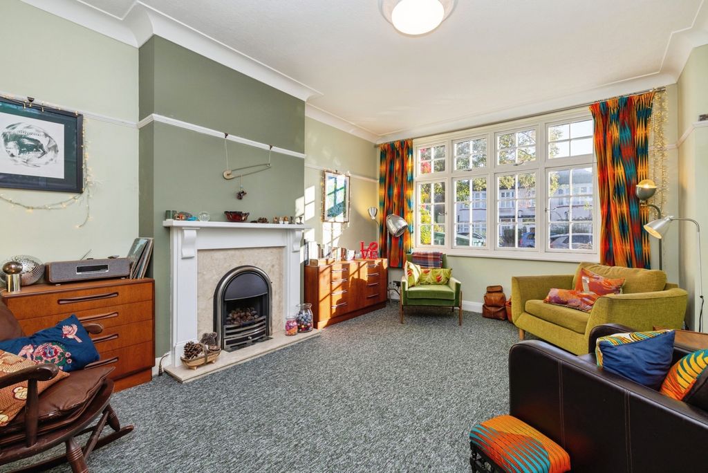Property photo 2 of 31 Pbox-Img.Jpg