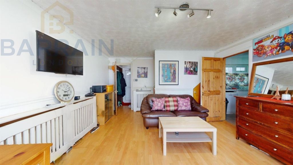 Property photo 2 of 11 Living Room At Beckton For Sale At E6 By Barrain London Estate Agency