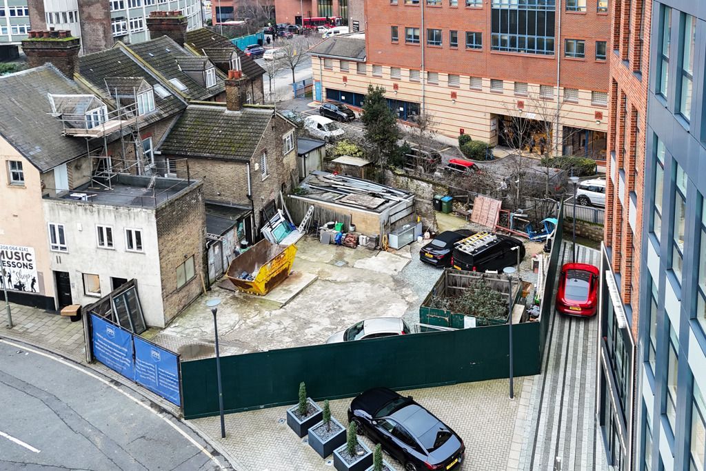 Property photo 2 of 8 Photo 4