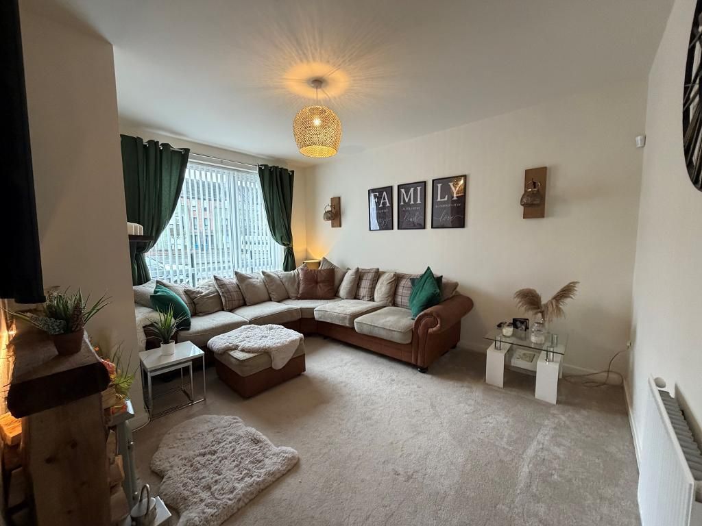 Property photo 2 of 17 Lounge