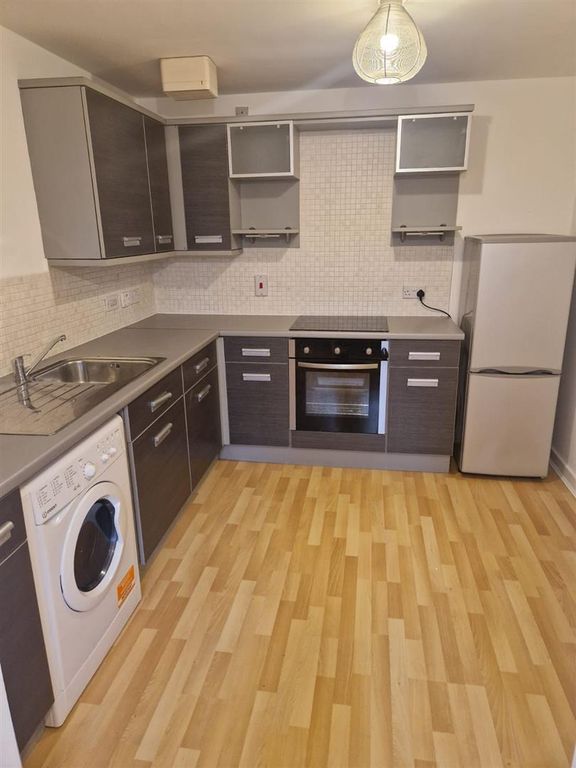 Property photo 3 of 16 Fitted Kitchen: