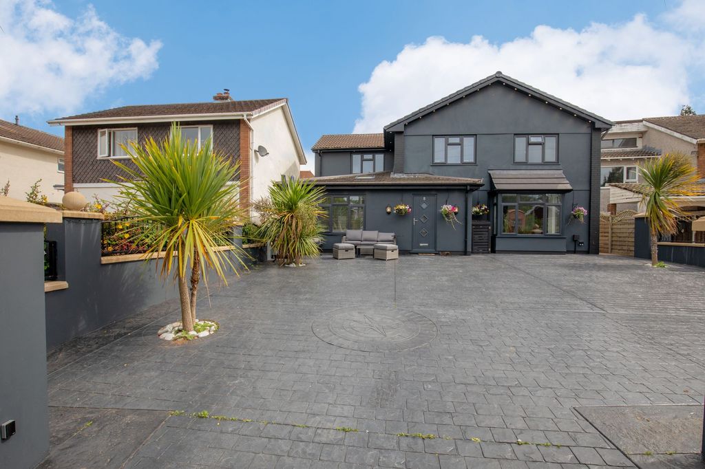 Property photo 1 of 31