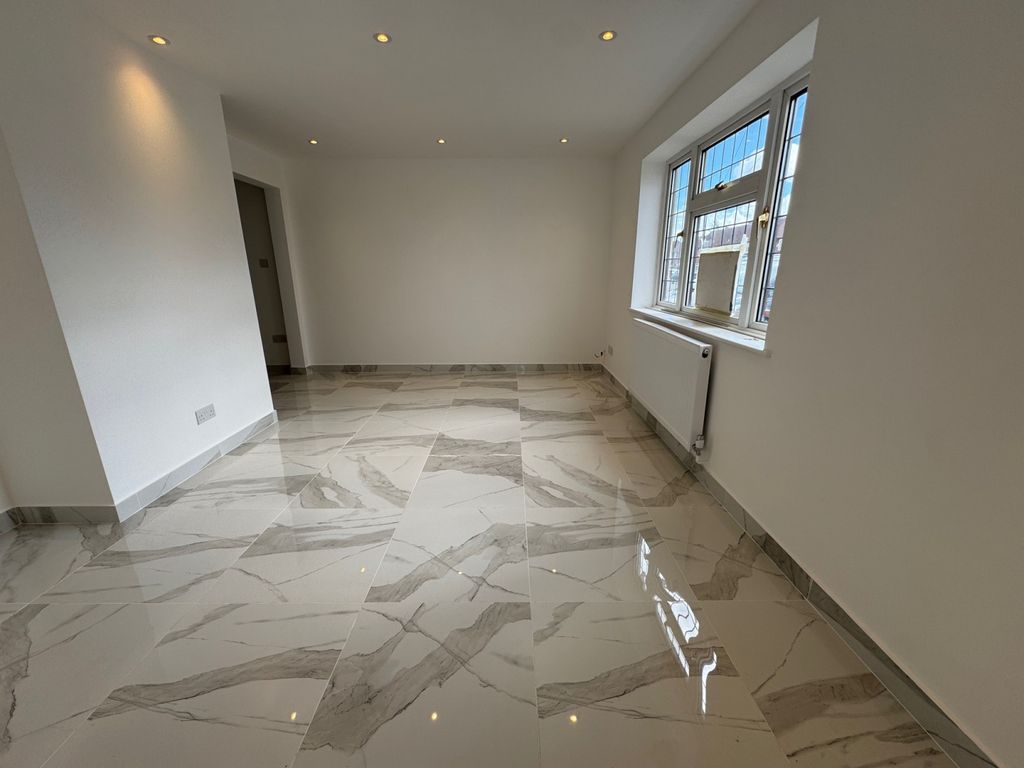 Property photo 2 of 11 Gallery