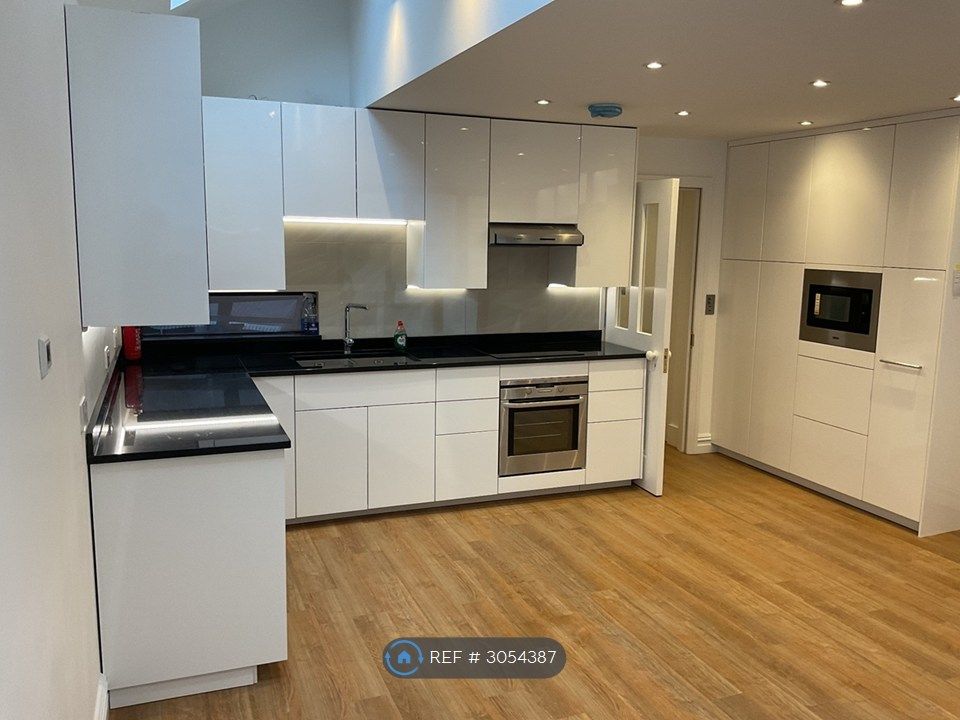 Property photo 2 of 16 Livingroom Showing Kitchen