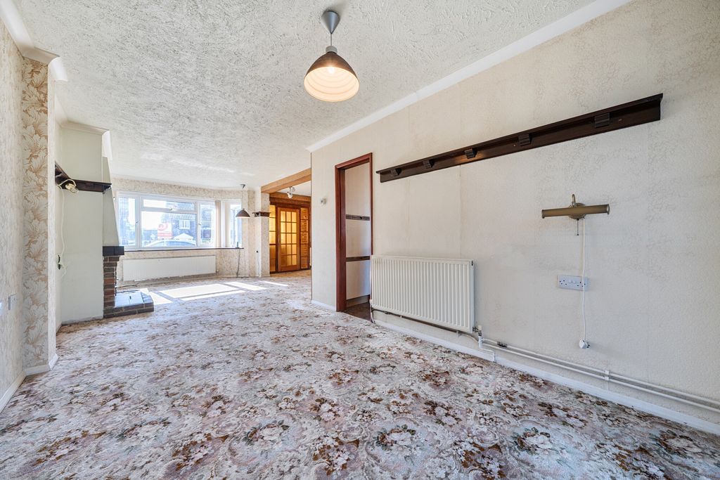 Property photo 3 of 22 1466550-11-6A15Cb...