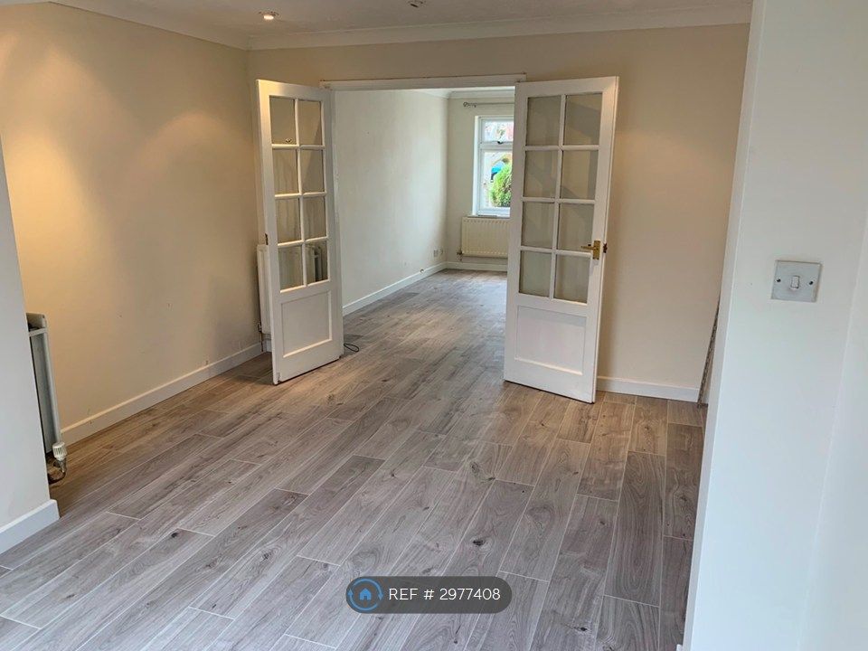 Property photo 3 of 31