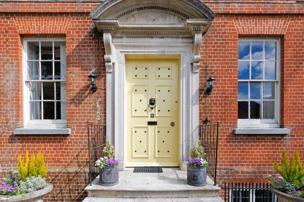 Property photo 2 of 29