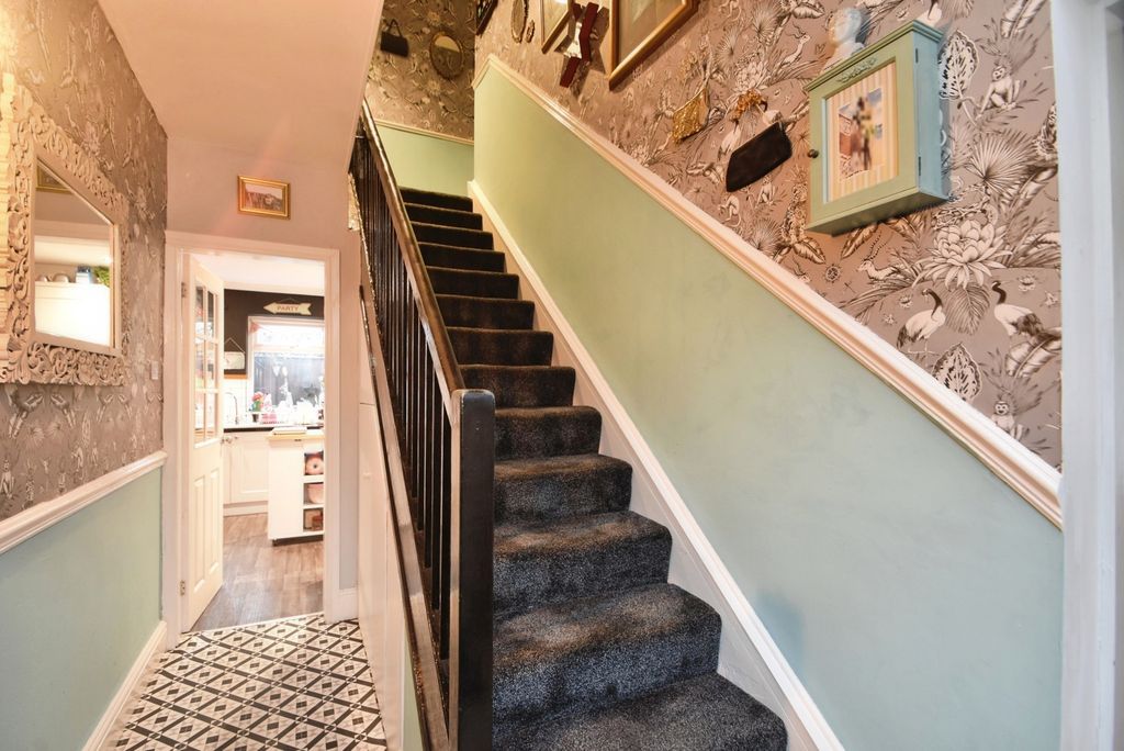 Property photo 3 of 32 Pbox-Img.Jpg