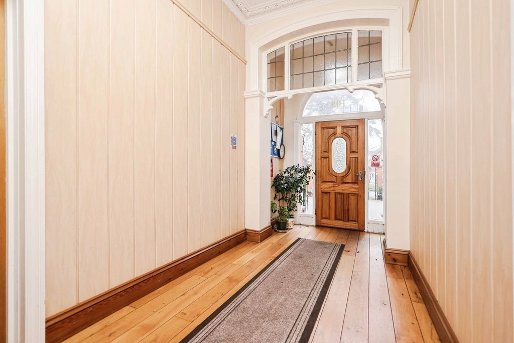 Property photo 3 of 16 Pbox-Img.Jpg