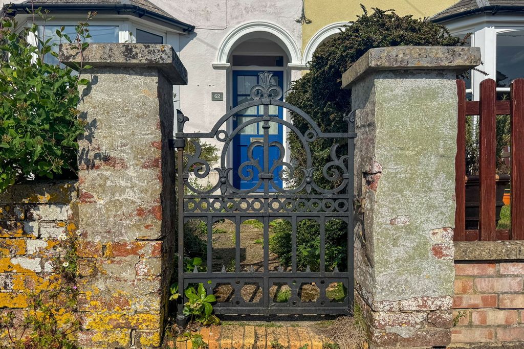 Property photo 2 of 16