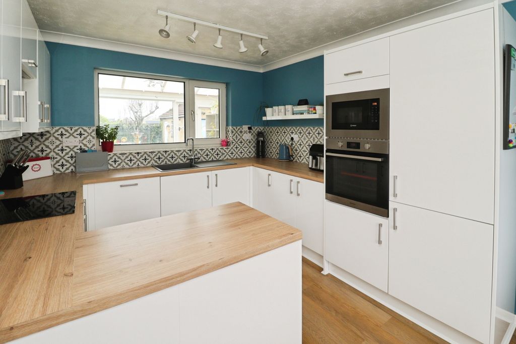 Property photo 2 of 23