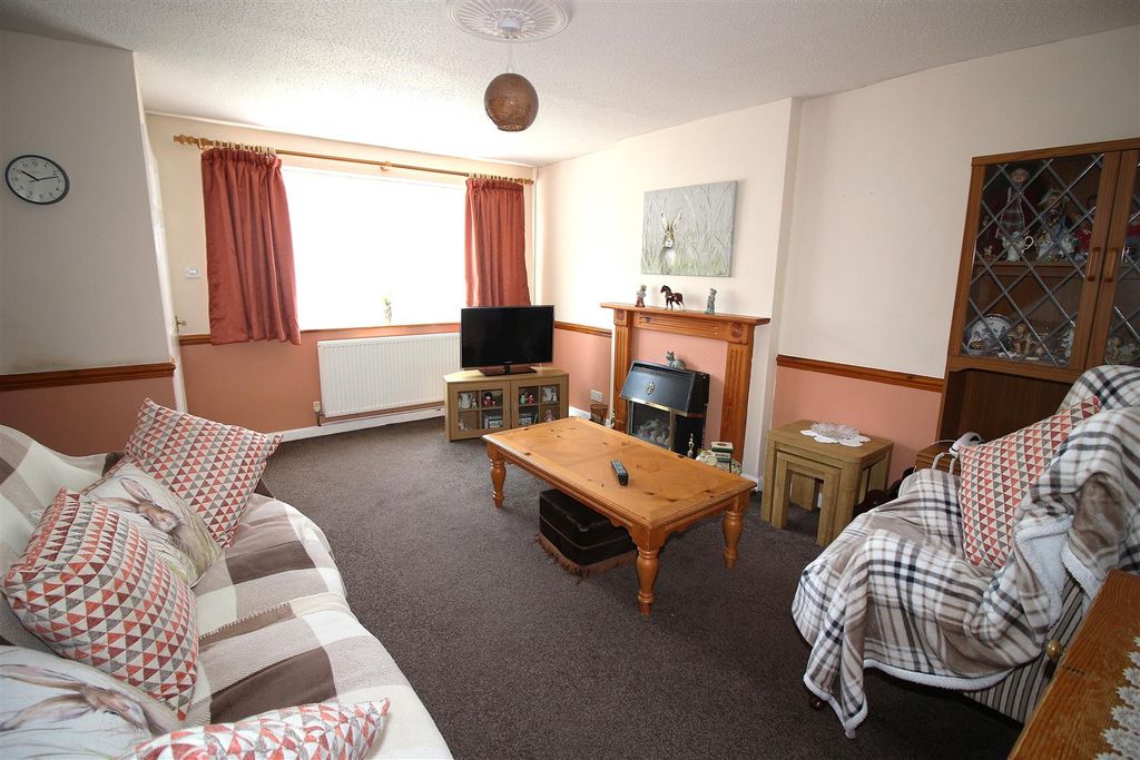Property photo 3 of 14 Lounge