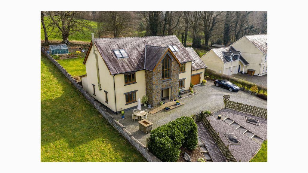 Property photo 2 of 36