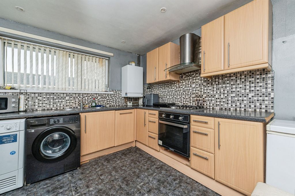 Property photo 2 of 9