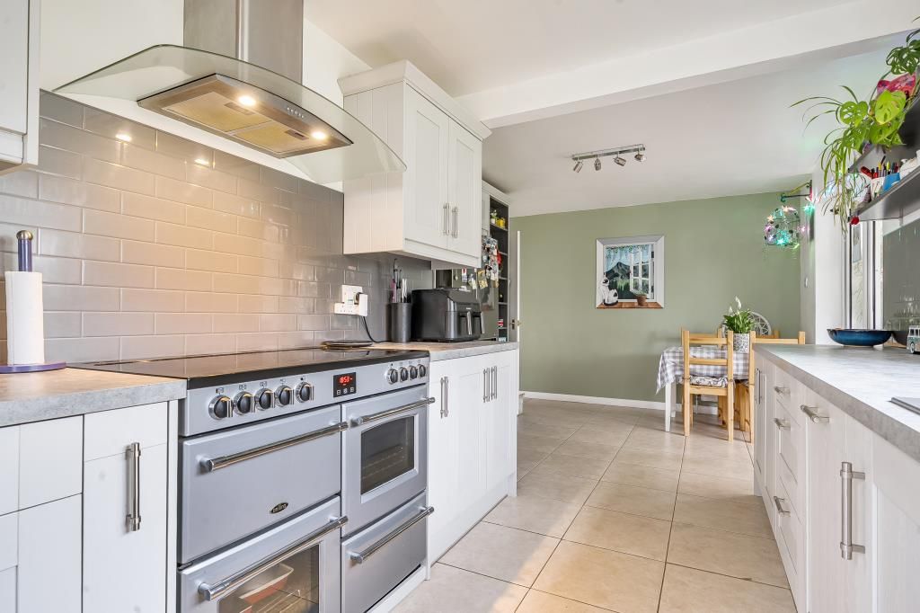 Property photo 3 of 20 Kitchen