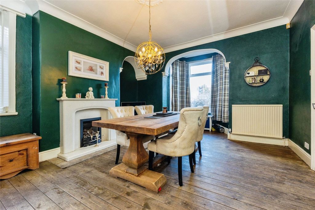 Property photo 3 of 21 Dining Area