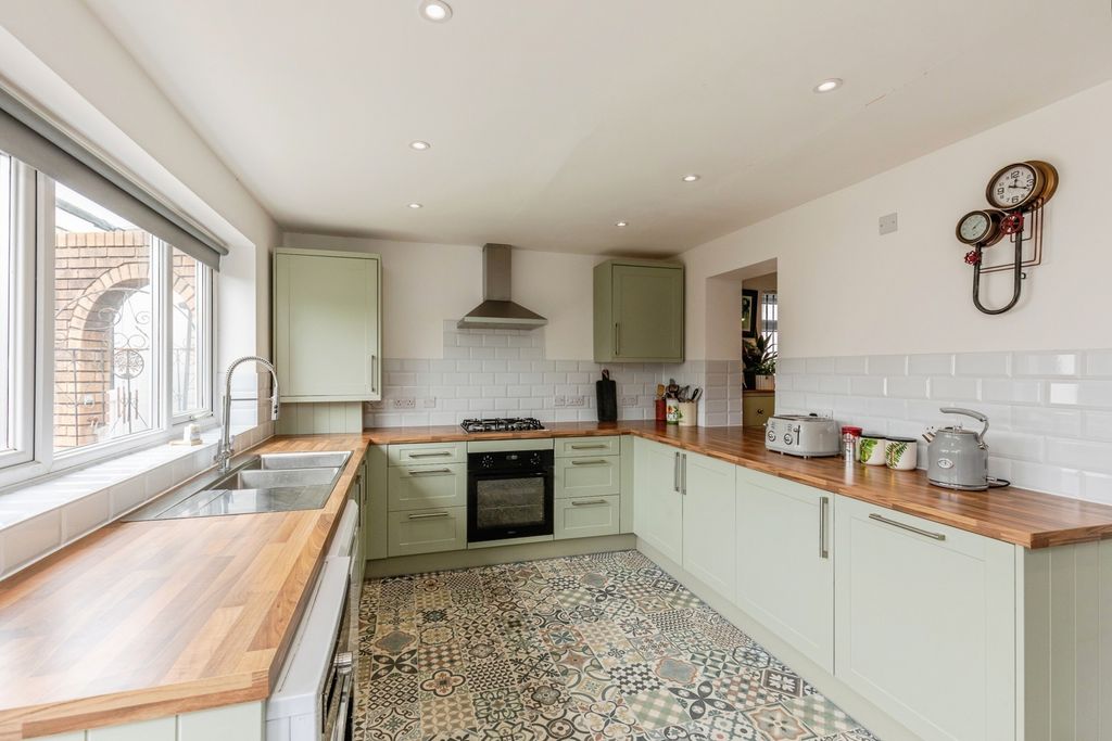Property photo 1 of 17 Photo