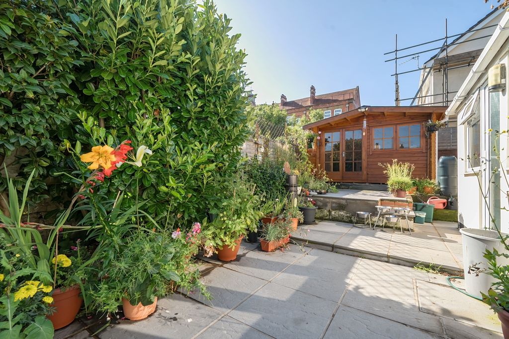 Property photo 2 of 20 1328897-12-6880bbc0B05F1