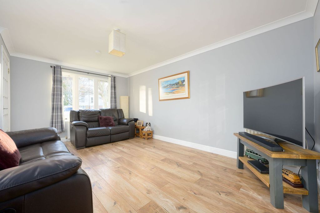 Property photo 3 of 25