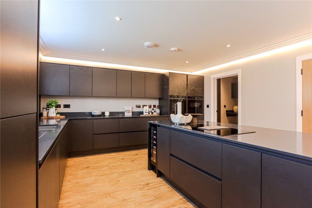Property photo 2 of 15 Show Home - House 4