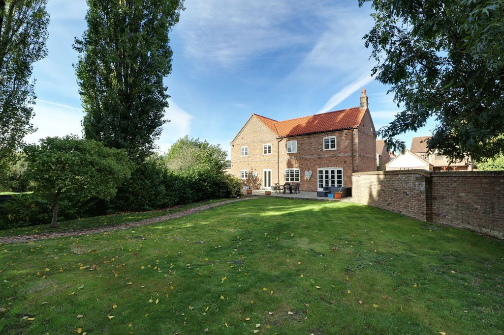Property photo 1 of 41