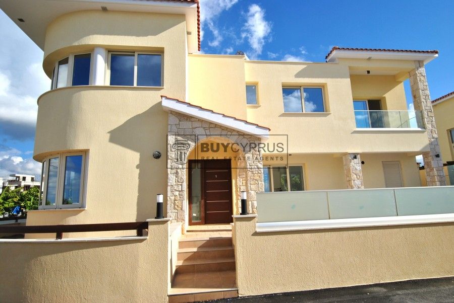 Property photo 3 of 59
